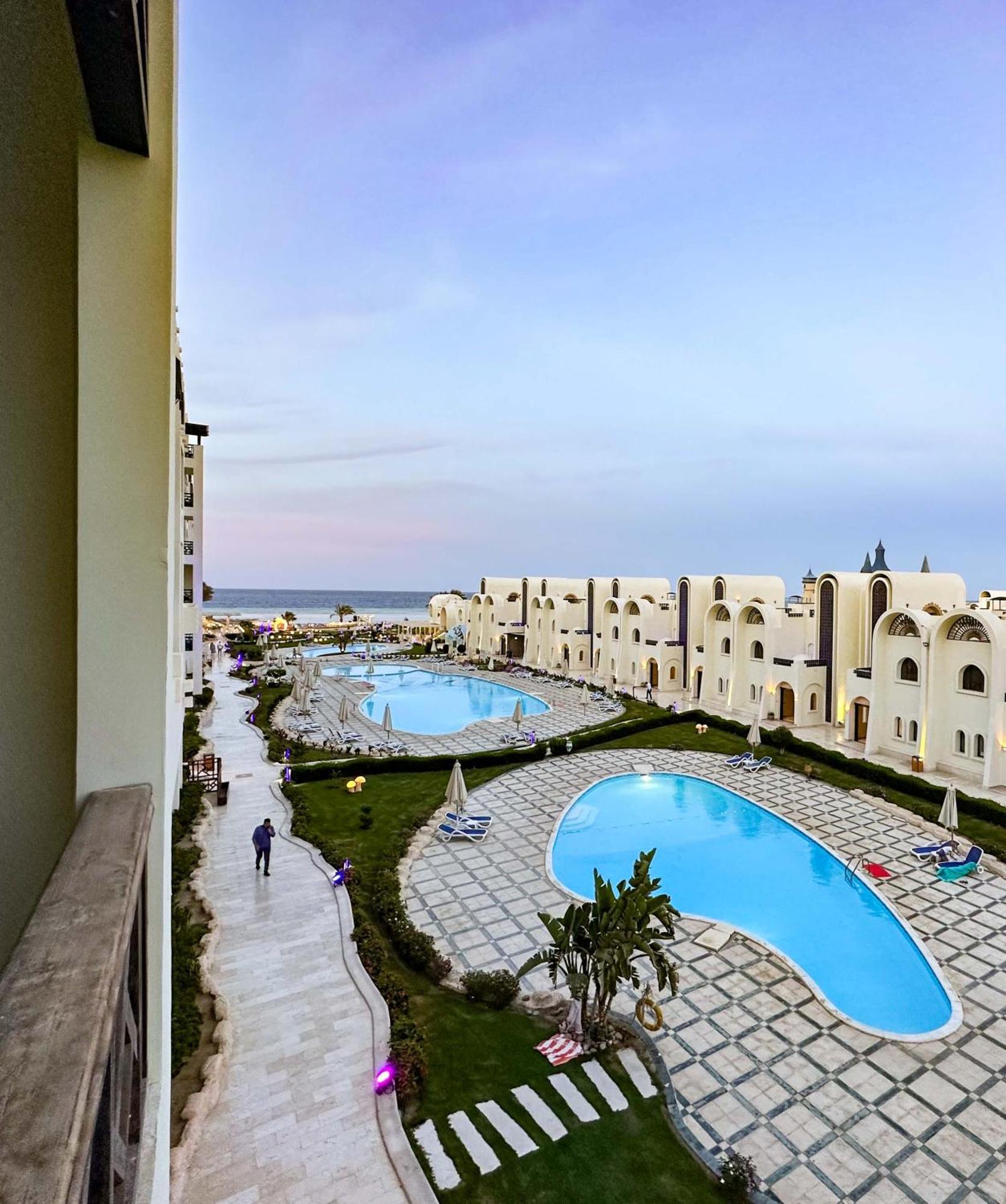 Luxury Beachfront Studio- Foreign Nationals Only Hurghada Ngoại thất bức ảnh