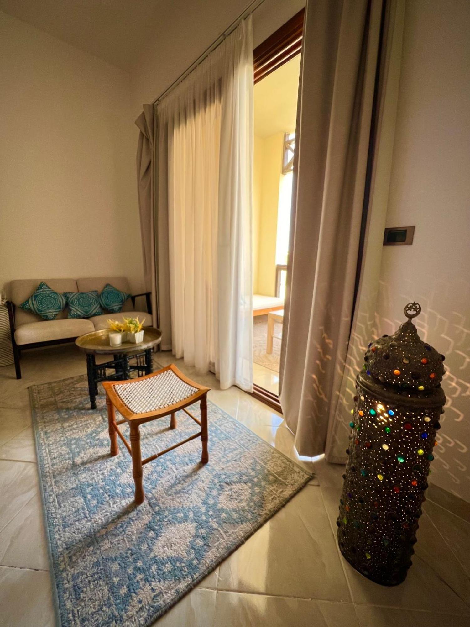 Luxury Beachfront Studio- Foreign Nationals Only Hurghada Ngoại thất bức ảnh