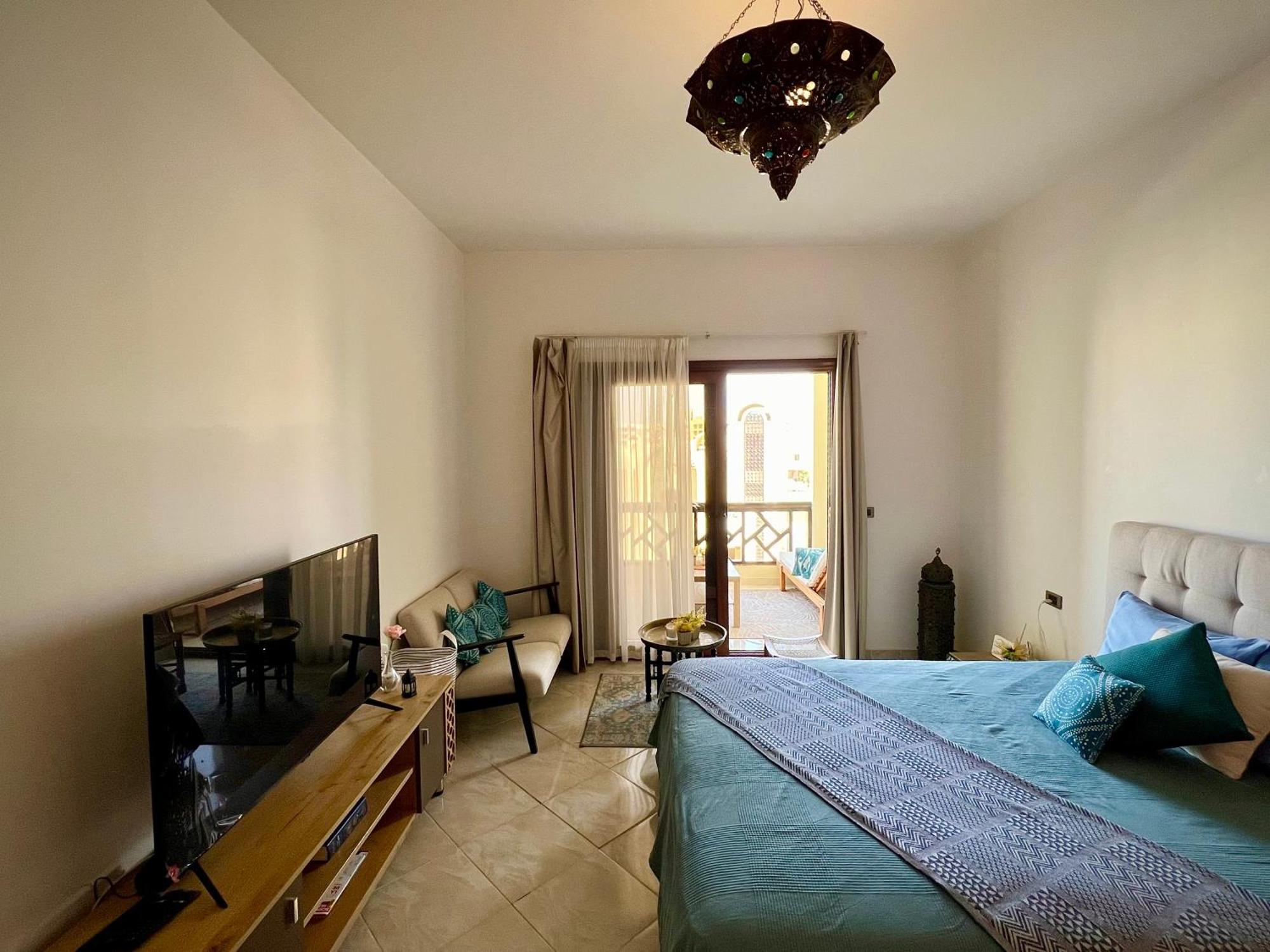 Luxury Beachfront Studio- Foreign Nationals Only Hurghada Ngoại thất bức ảnh