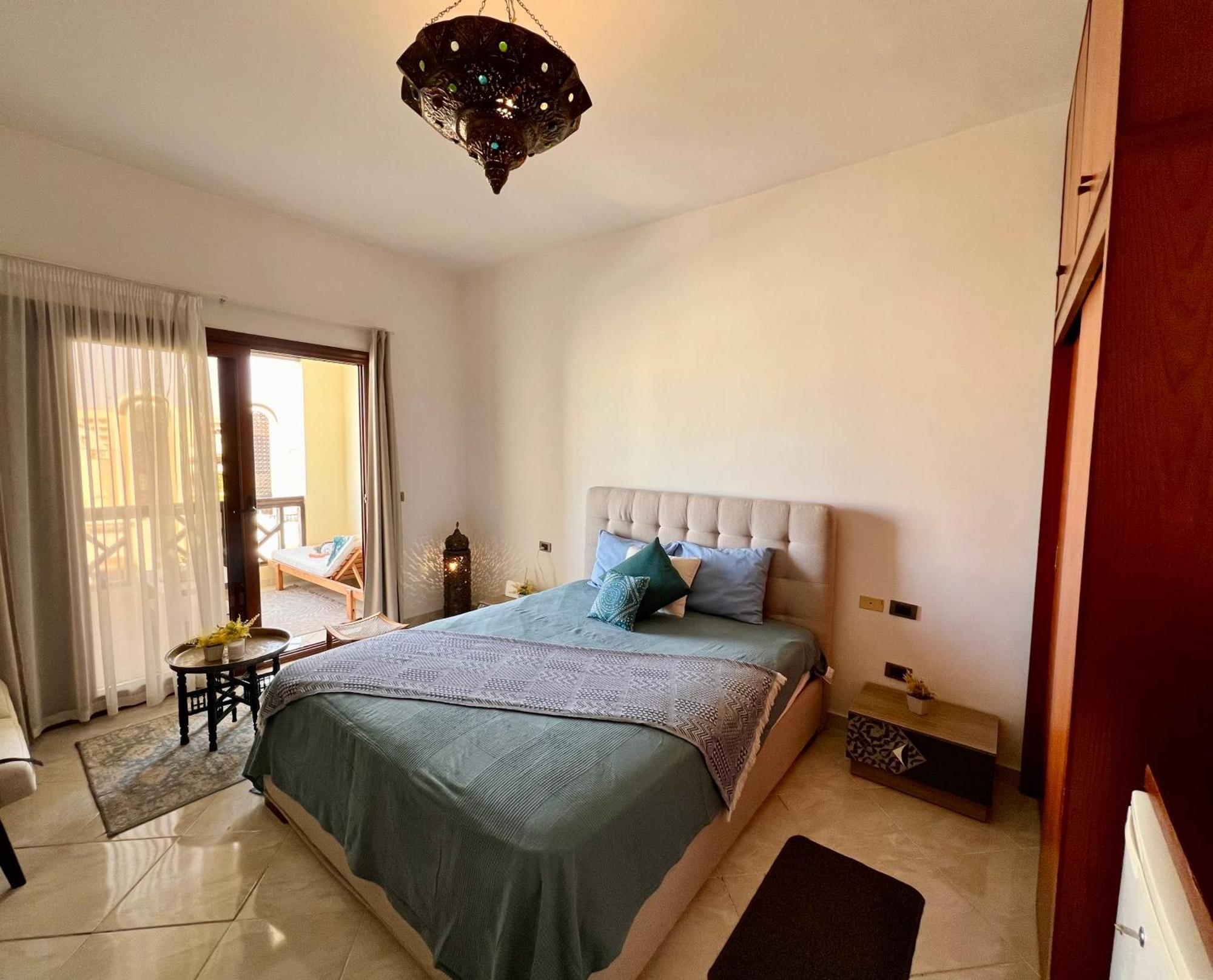 Luxury Beachfront Studio- Foreign Nationals Only Hurghada Ngoại thất bức ảnh